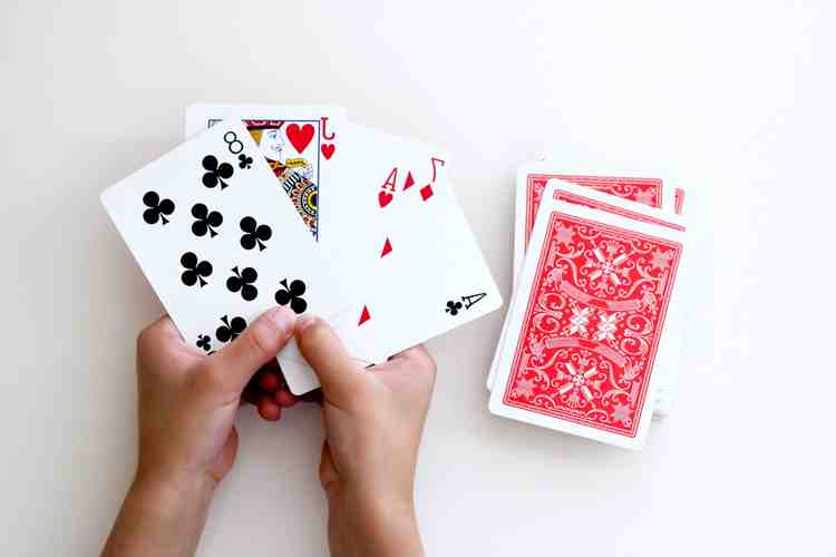 Comment jouer au solitaire classique ?