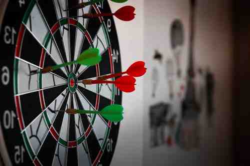 Comment tenir un DART ?